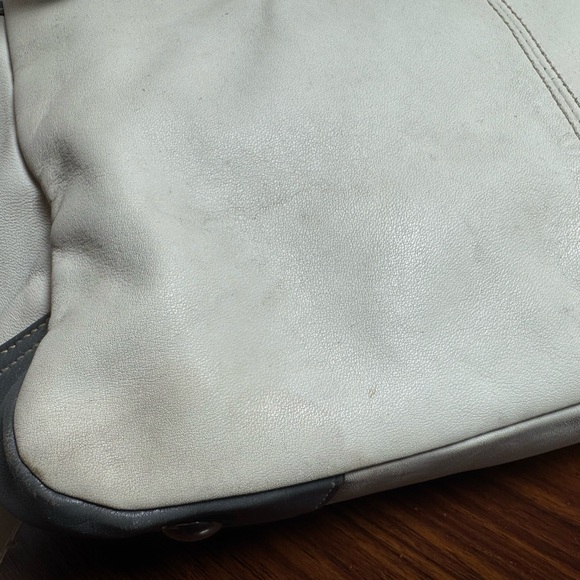 Coach F13759 White Leather Shoulder Bag Purple Lining Silver Hardware - Picture 9 of 16